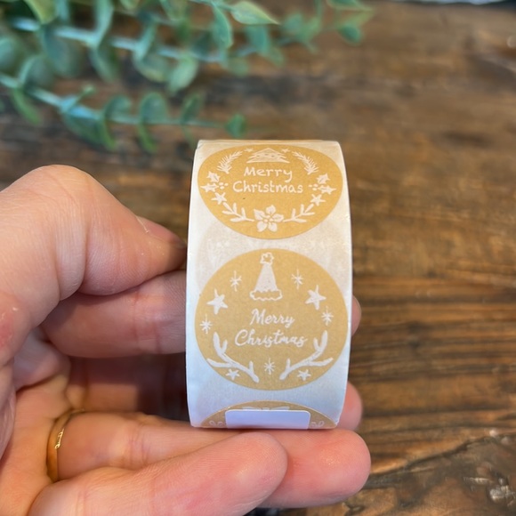 📦 3/$20 - roll of 500 1” Kraft Christmas Stickers - Picture 3 of 4